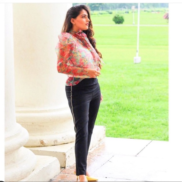 Bloggers favorite Organza top - Picture 5 of 7